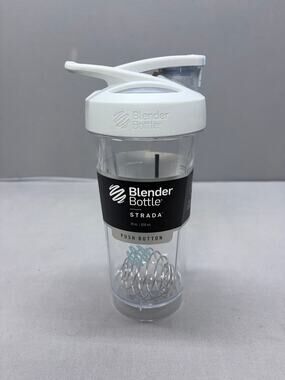 BlenderBottle Strada Tritan Shaker Cup 28 oz  White Push Button Locking Lid NEW